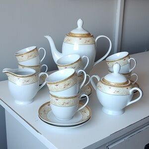 Tea Set Bundle Including 8 Cups With Matching Saucers
